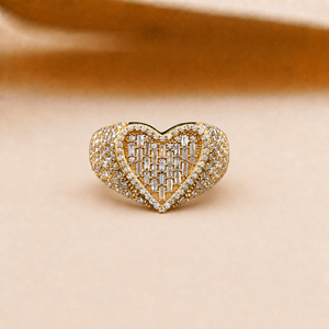 Bague Moissanite en forme de cœur plaquée or jaune, sertie de diamants taille baguette, bijou statement pour homme - Product Image 1