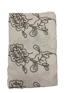 Tissu en coton côtelé blanc cassé de qualité export sur mesure avec motifs floraux noirs texturés brodés pour vêtements et artisanat - Product Image 1