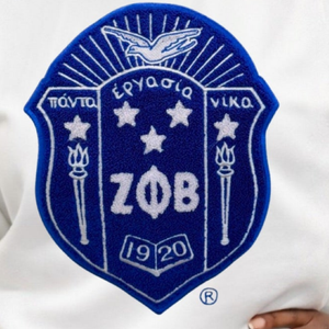 เสื้อสเวตเชิ้ตเชนิลล์ลายโล่ Zeta Phi Beta สีขาวสำหรับผู้หญิง ปักลายตราสัญลักษณ์กรีก ปี 1920 ZPB เสื้อผ้าสำหรับชมรมนักศึกษา - Product Image 5