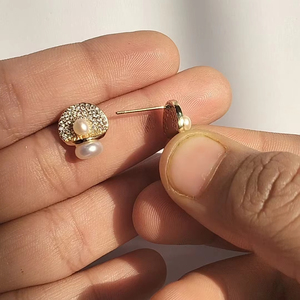 ต่างหูมุกน้ำจืดต่างหูทองเหลืองชุบทองป้องกันการเสื่อมเสียสำหรับผู้หญิง - Product Image 3