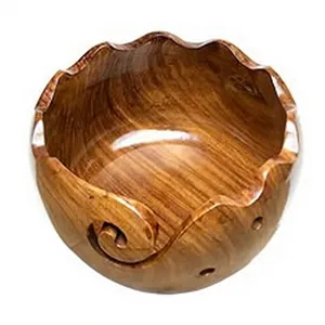 Bol à fil en bois rond au design simple, support pour tricot et crochet avec découpe - Product Image 1