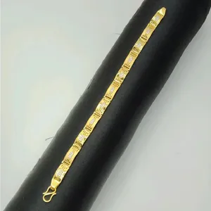 Pulsera Moderna de Oro 22K para Hombre, Joyería Tradicional con Elegantes Eslabones de Patrón Geométrico, Acabado Premium - Product Image 3