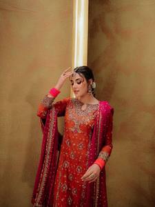 Ensemble Salwar Kameez brodé orange pour femme avec dupatta rose – Tenue de soirée ethnique avec détails de broderie sur le col - Product Image 3