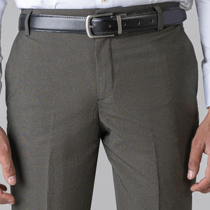 Pantalon habillé décontracté pour homme, texture lisse, style professionnel moderne et décontracté, idéal pour le bureau et les occasions formelles. - Product Image 2