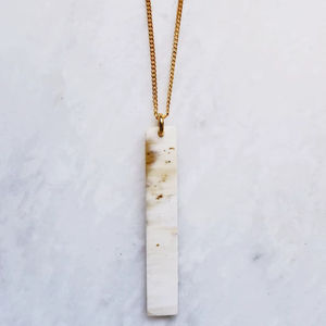 Collar de Cuerno Natural Único, Perfecto para un Estilo Boho Chic y una Expresión de Estilo Personal Creativa - Product Image 1