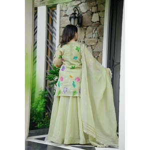 Ensemble de costume de soirée pour femmes de créateur avec broderie, paillettes et travail de codage, tenue de soirée élégante - Product Image 3