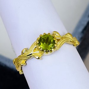Bague en argent sterling 925 massif plaqué or jaune, motif feuille de vigne péridot inspiré de la nature, faite à la main, romantique, pour femme, pour anniversaire - Product Image 3