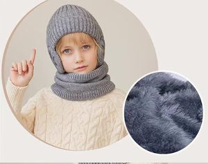 Gorro de Punto a Rayas 100% Acrílico, Gorro de Invierno para Hombre, Estilo Casual, Diseño de Bloques de Color Blanco y Negro, Unisex, Talla Adulto - Product Image 3
