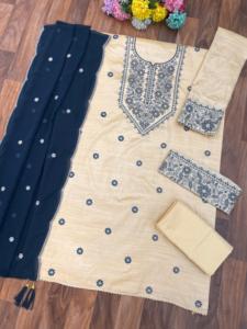 Costume semi-couturié en coton Khadi blanc Dhwaja Export avec broderie et patchwork - Product Image 5