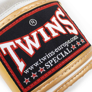 ถุงมือคิกบ็อกซิ่งคุณภาพดีที่สุด แบบสั่งทำพิเศษ ยี่ห้อ Twins ผลิตจากหนังวัวแท้ อุปกรณ์มวย Twins สำหรับการฝึกซ้อมระดับมืออาชีพ - Product Image 6