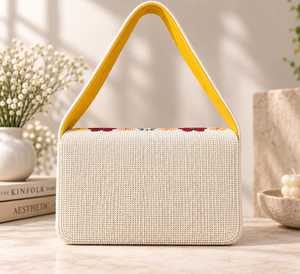 Bolso de Hombro Floral de Diseño con Bordado Étnico Hecho a Mano para Festivales y Eventos Familiares, con Costuras Intrincadas Hechas a Mano - Product Image 4