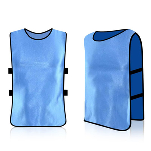 Gilet d'entraînement de football en mesh à faible MOQ, couleurs unies, impression de logo personnalisé, gilet de football sportif unisexe - Product Image 2