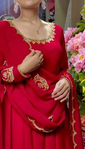 Ensemble Kurta Traditionnel Rouge avec Dupatta, Longueur au Sol, Brodé, Vêtements pour Femmes, Style Indien Pakistanais, Coupe Classique, Toutes Saisons - Product Image 4
