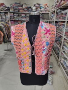 Chaleco Acolchado de Algodón con Flores Rosas, Cierre de Cordones Bordado a Mano, Chaqueta de Mujer Estilo Primavera, REGALO PARA ELLA - Product Image 1
