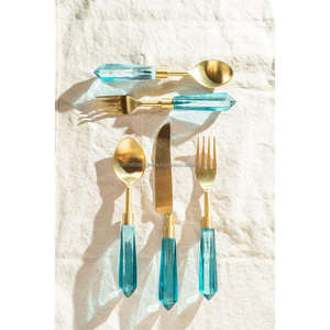 Ensemble de couverts de luxe en métal, cuillère, fourchette et couteau dorés, avec manches en résine acrylique bleue, fournitures pour restaurants - Product Image 1