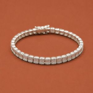 Bracelet tennis en moissanite argentée avec maillons taille baguette, bordure pavée et finition glacée élégante pour homme - Product Image 2