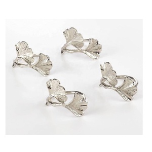 Rond de serviette décoratif feuille de Ginkgo en métal vaisselle moderne porte-serviettes en métal fêtes de mariage restaurants rond de serviette maison - Product Image 3
