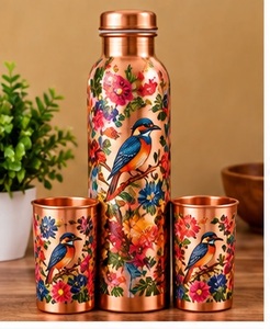 Botella de Agua Tradicional de Cobre con Diseño Grabado de Flor de Loto, Juego de Bebidas Portátil con 2 Tazas - Product Image 5