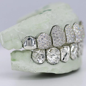 Grillz Iced Out, Rejillas Dentales Plateadas con Diamantes, Hechas a Mano, Estilo Hip Hop, para Hombres y Mujeres - Product Image 2