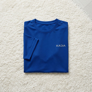 เสื้อยืดกีฬาผู้ชายผสมโพลีเอสเตอร์และสแปนเด็กซ์คุณภาพสูง เนื้อผ้าบางเบา แห้งเร็ว ป้องกันแบคทีเรีย เหมาะสำหรับออกกำลังกายและฟิตเนส - Product Image 3