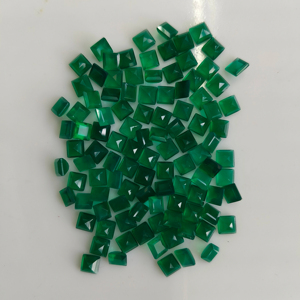 พลอยออนิกซ์สีเขียวธรรมชาติ 5 มม. ทรงสี่เหลี่ยมเจียระไนแบบสเต็ปคัท คุณภาพดีที่สุด พลอยหลวมที่ได้รับการรับรองจากเรดเมาน์เทน เจมส์ สำหรับทำเครื่องประดับ - Product Image 1