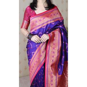 ผ้าไหมสีม่วงเนื้อนุ่มแบบ Banarasi ปักลาย Meenakari ด้วยด้าย Zari พร้อมผ้าคลุมไหล่ลาย ZigZag งานฝีมือสุดหรู - Product Image 3