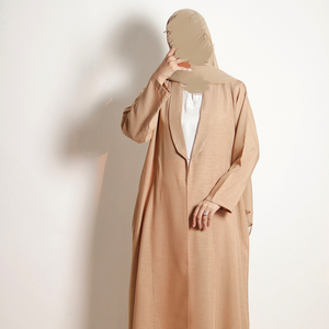 Abaya Modeste pour Femmes Adultes, Style Dubaï, en Tissu Satiné avec Broderie de Logo Personnalisé, Longueur Ras du Sol, Coupe Trapèze, Marque Privée - Product Image 1