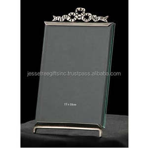 Cadre photo de table en métal et verre avec finition en argent antique Design floral en relief pour la décoration de la maison prix de gros - Product Image 5