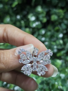 Colgante de Mariposa con Diamante Cultivado en Laboratorio en Oro de 14K |   Collar con Colgante de Diamante de Corte Marquesa Floral de Lujo |   Joyería Fina Personalizada - Product Image 3