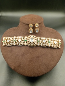 Collar Gargantilla Chapado en Oro Amaira Jewels con Detalles de Doble Verde, Diseño Geométrico, Joyería de Boda para Mujer, Estilo Lujoso - Product Image 2