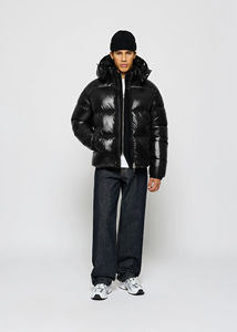 Chaqueta Acolchada Negra con Capucha para Hombre, Estilo Urbano, Cálida para Invierno, con Logotipo Personalizado en la Parte Delantera - Product Image 6