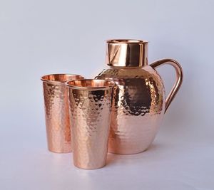 Jarra de cobre con textura martillada y asa de latón, vajilla vintage para cenar, ecológica - Product Image 3