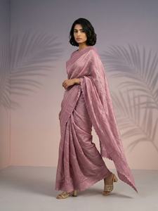 Sari en soie de framboise pure pour femme ELITE WEAVES, brodé avec des motifs Leheriya et une bordure à sequins, fabriqué en Inde - Product Image 2