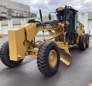 Niveleuse routière articulée robuste de 19 tonnes, modèle 2016, avec planche de nivellement coulissante de 12 pieds et commande par joystick - Product Image 4