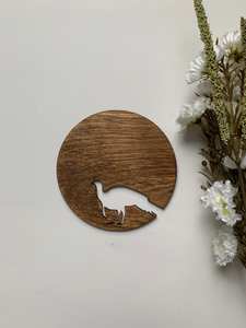 Posavasos de Madera Grabado con Diseño de Animales, Resistente al Calor, Ecológico, Moderno, para Tazas, Vasos y Accesorios de Mesa, por UO - Product Image 5