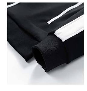 Veste de survêtement noire à col montant et fermeture éclair, design uni sportif, légère en polyester, pour homme - Product Image 2