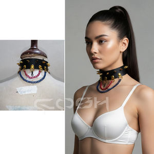 Collier ras du cou en similicuir noir avec chaînes dorées drapées |   Harnais de corps gothique punk - Product Image 5