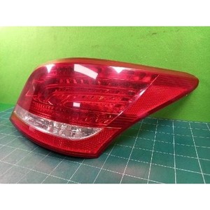 ไฟท้ายมือสองของรถยนต์อีควัส ขวา รุ่น 924023N000 - Product Image 3