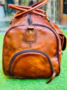Sac de voyage en cuir avec fermeture éclair, grande capacité, pour le sport, les week-ends et les aventures en plein air - Design de luxe Maharashtra Clothes - Product Image 2