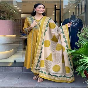 Conjunto de traje de algodón puro VASTRA COTTAGE hecho a mano con pantalón y dupatta, estampado Buti artesanal en el cuello, cómodo para uso diario y festivo. - Product Image 1