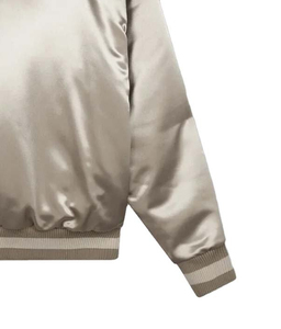 Veste bomber légère en satin champagne unique avec boutons-pression sur le devant, col et poignets côtelés doux, poches latérales, OEM - Product Image 4