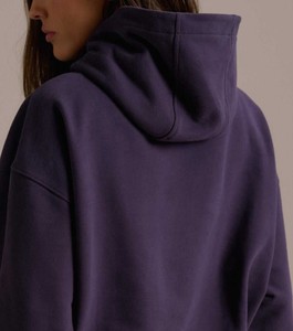 Sudadera con capucha oversize de invierno para mujer, de moda y de alta calidad, con logo frontal personalizado, efecto stonewashed, bolsillos tipo bolsa y hombros caídos - Product Image 6