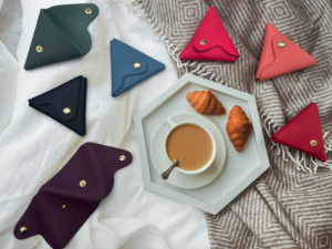 Monedero Triangular Minimalista de Cuero Italiano Castello, Altamente Recomendado, en Varios Colores, de Poliéster - Product Image 6