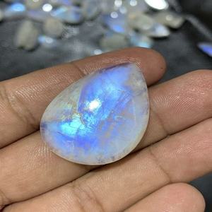 Venta al por mayor de piedras preciosas de cristal azul sueltas de piedra lunar arcoíris natural que cambian de color, creaciones de calidad, especialidad óptica - Product Image 1