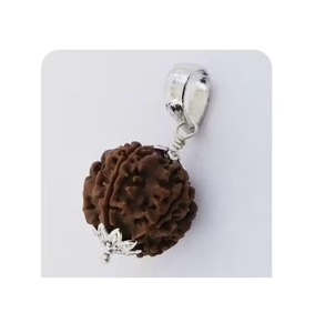 ZARA ENTERPRISES Sculpture en bois de Rudraksha polie, simple face, perles de prière traditionnelles de Noël, provenant de l'Uttar Pradesh - Product Image 3