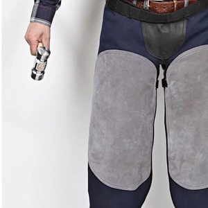 Protège-jambes de fermeur professionnel en daim de cuir de vachette réglable, robuste, pour le soin des sabots et la protection des pattes des chevaux - Product Image 6