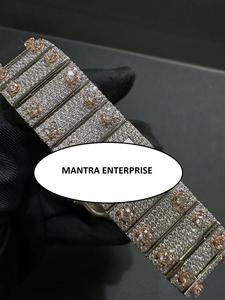 Reloj de Lujo de Acero Inoxidable Analógico con Movimiento Mecánico ETA, Diseño Completamente Adornado con Diamantes Moissanite para Uso Deportivo y Empresarial - Product Image 2