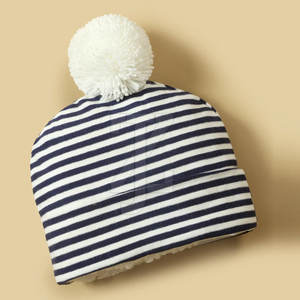 Gorro de tela orgánica para bebé, diseño ligero y transpirable para recién nacidos, gorro respetuoso con la piel - Product Image 2