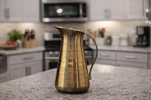 Pichet à eau vintage en laiton avec poignée, vaisselle en métal, carafe décorative pour la cuisine - Product Image 2