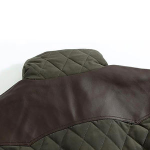 เสื้อกั๊กผู้ชายสีเขียวมะกอกแบบเย็บลายพร้อมแผ่นหนัง PU ที่ไหล่ บุขนแกะสำหรับฤดูหนาว เหมาะสำหรับการล่าสัตว์และการยิงปืน - Product Image 3